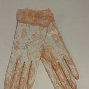 Vintage NWT Elegant Lace Gloves in Peach/light Pink 100%Nylon